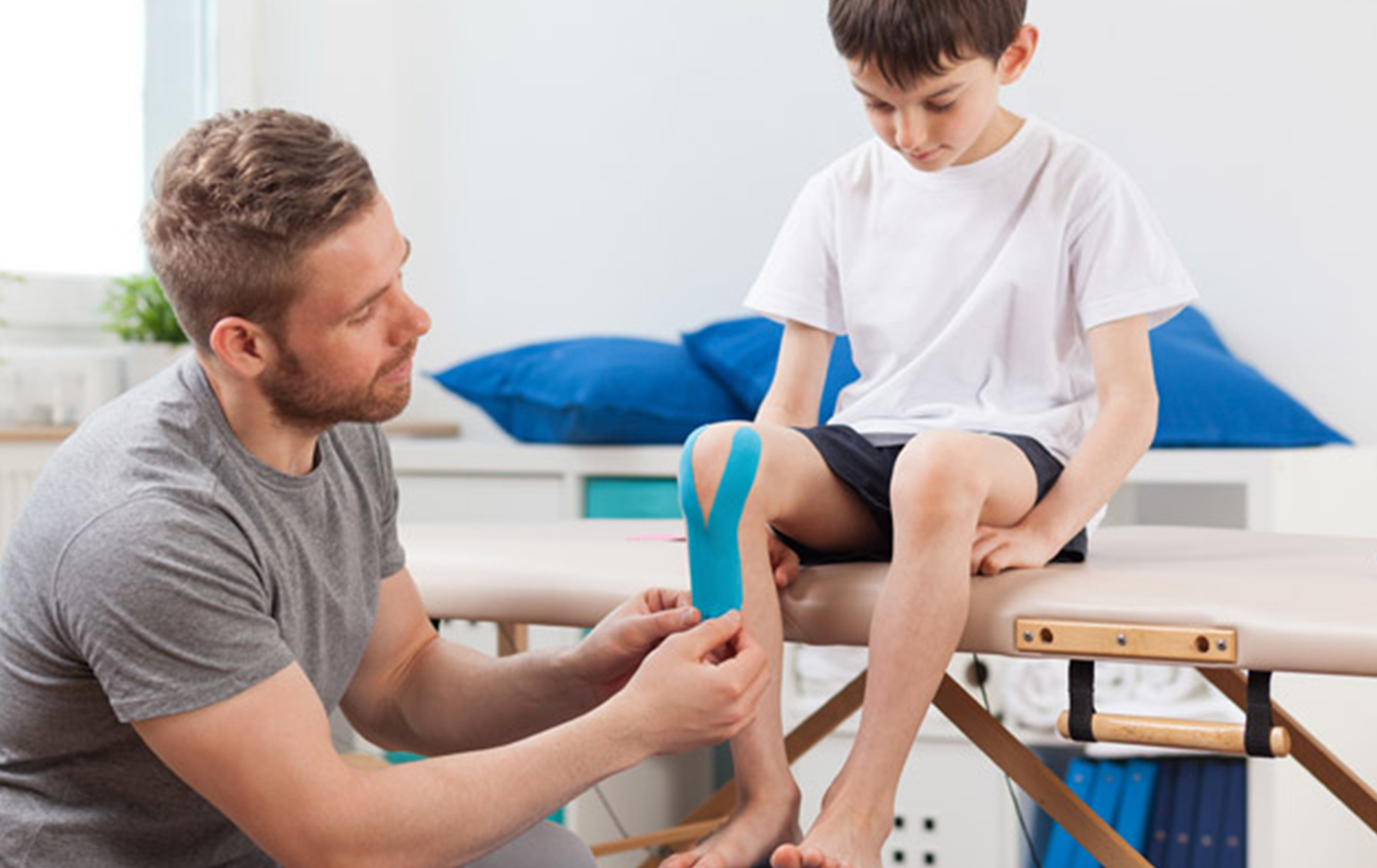 How can pediatric physiotherapy help in children with cerebral palsy?